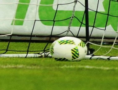 Θρήνος στο ελληνικό ποδόσφαιρο – Πέθανε μία από τις πιο εμβληματικές μορφές των γηπέδων (φώτο)